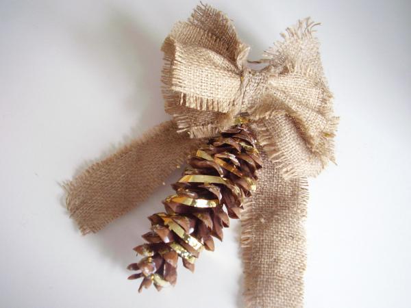 Easy to make pine cone ornament kids craft