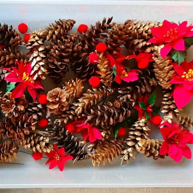 Christmas sensory bin with pine cones