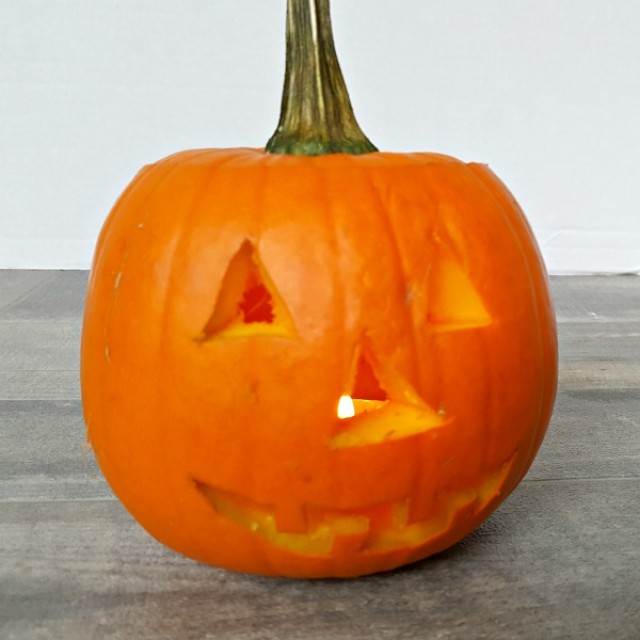 Lighted pumpkin Halloween craft for kids