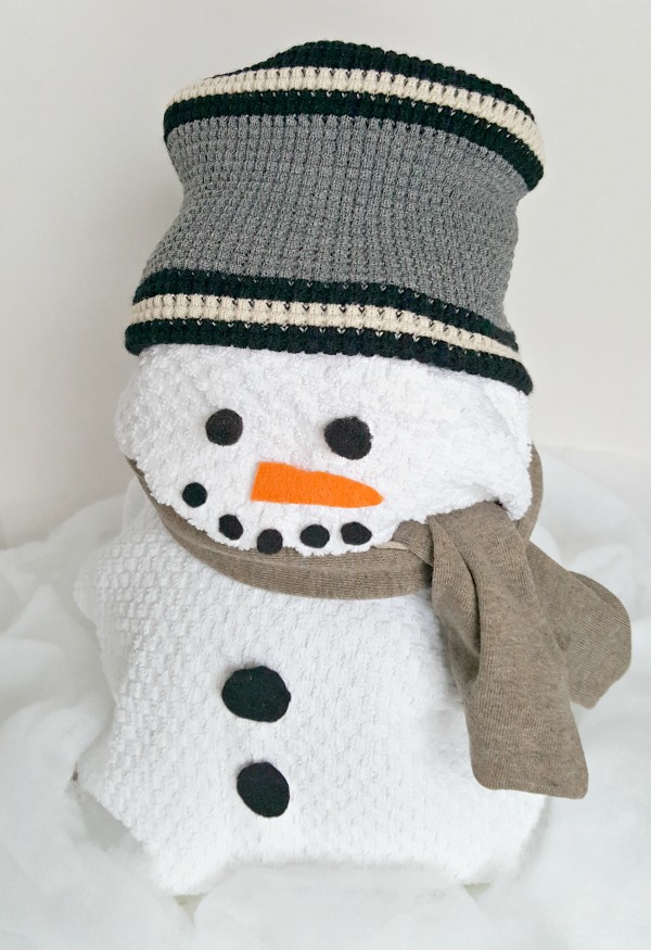 Snowman theme gift wrapping activity