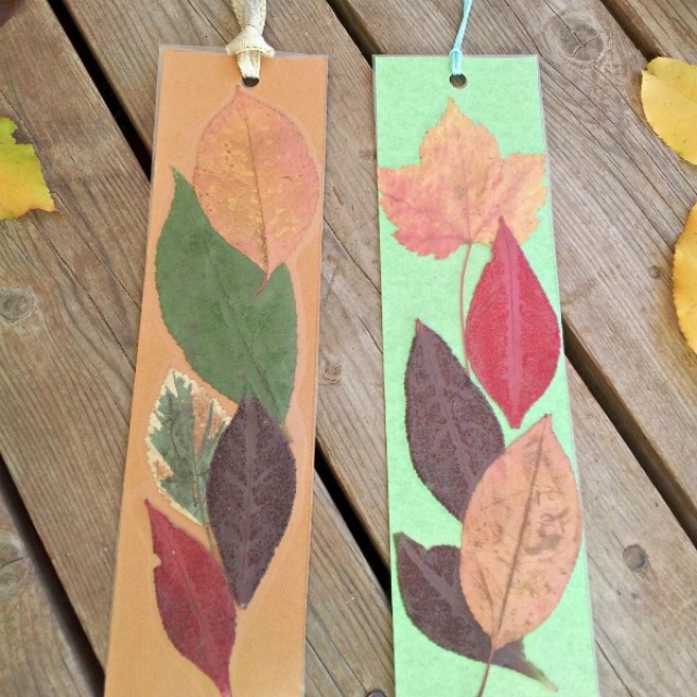 Bookmark preschool craft with autumn leaves