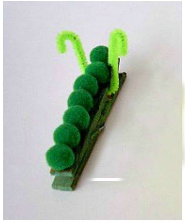 Caterpillat craft with pompoms and clothespin