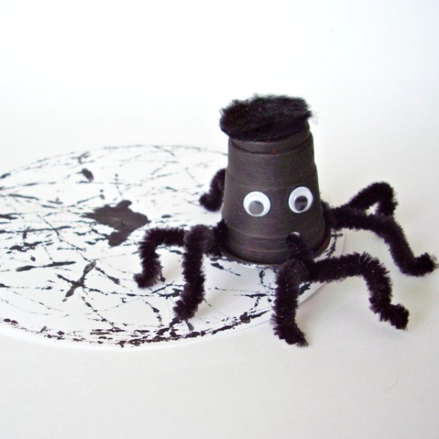 Halloween spider craft and web painting activity for preschoolers