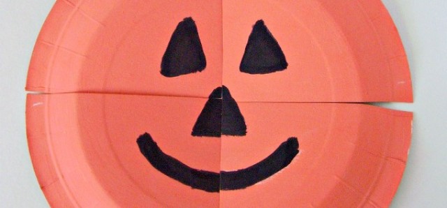 Paper plate puzzle Halloween pumpkin craft for preschoolers