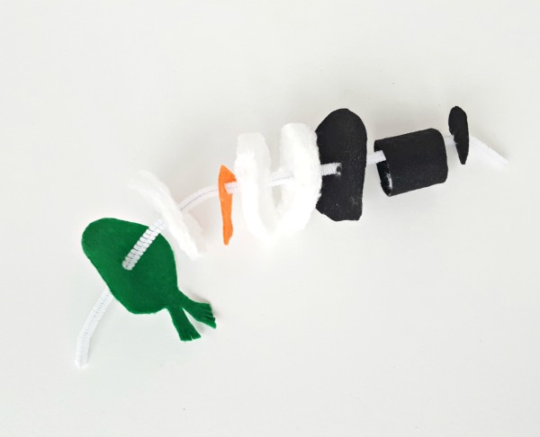 Snowman craft with cotton rounds