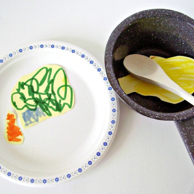 Thanksgiving preschool craft and pretend play with a paper plate