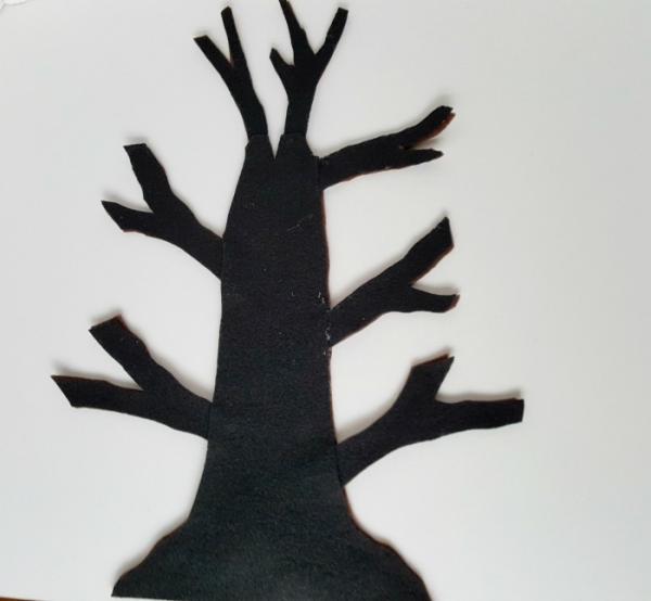 Felt tree reversible with black side showing