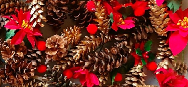 Christmas sensory bin with pine cones
