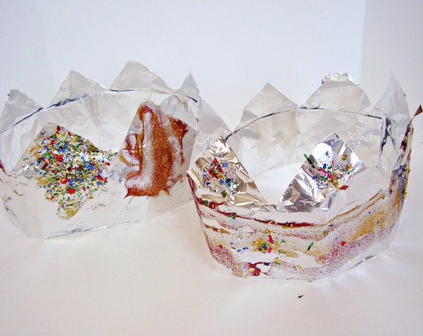 30 Sparkly & Easy Aluminum Foil Crafts