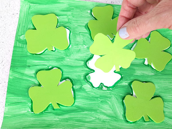 Shamrock art activity for preschool and kindergarten