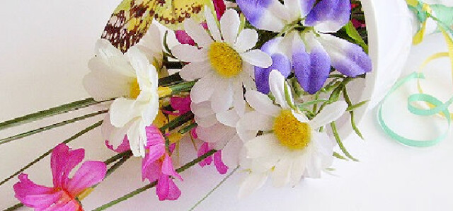 Kids can make a beautiful bouquet craft for Mothers Day