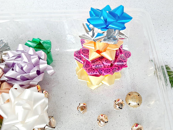 How to use gift bows in sensory activities with preschoolers