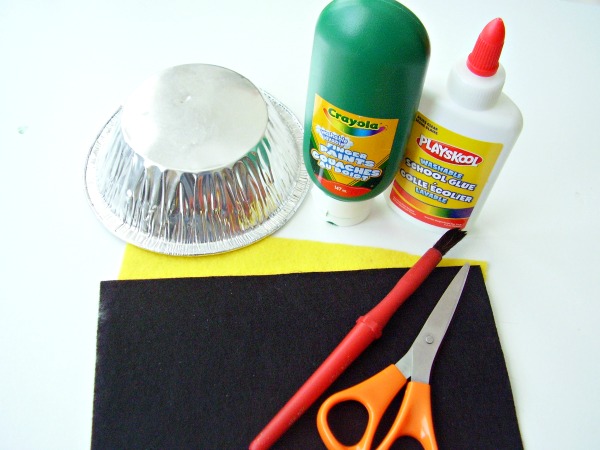 Supplies for a leprechaun hat craft for kids