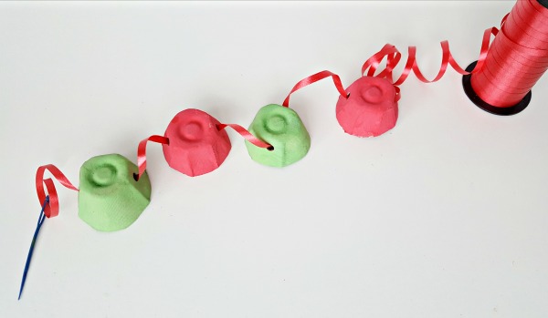 Christmas Garland Easy Preschool Craft » Preschool Toolkit