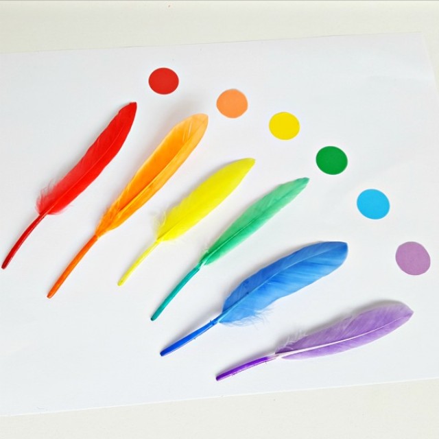 Rainbow craft with feathers for toddler and preschooler