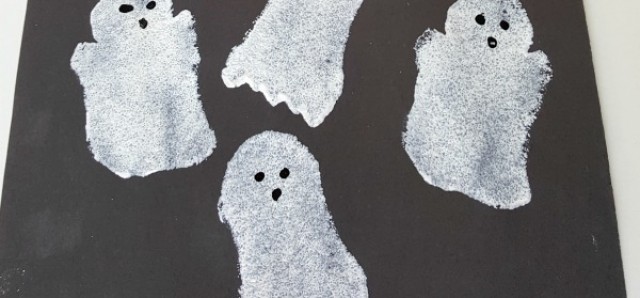 Sponge painting Halloween ghosts with preschoolers
