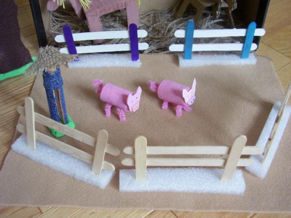 Farmyard craft for small world play