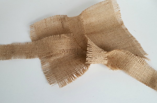 Easy to make burlap bow