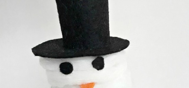 Snowman Christmas ornament kids can make with cotton rounds and felt