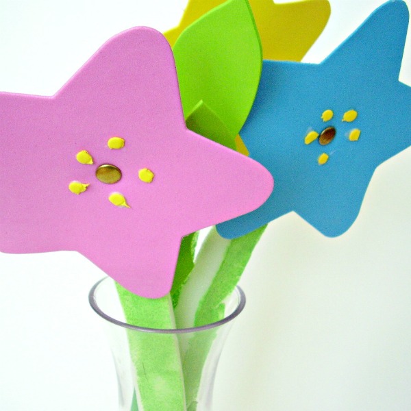 Spring flowers Mother's Day preschool craft