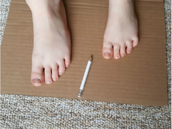 make a template for a felt cutout in the shape of a foot