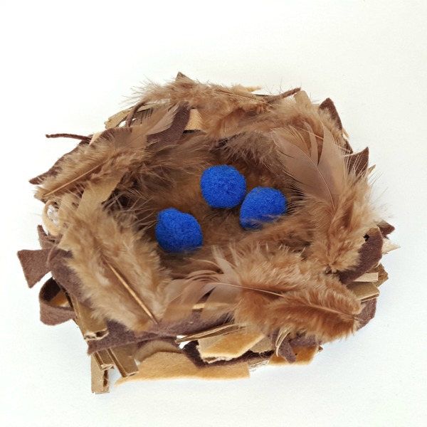 Bird nest preschool craft with feathers and felt