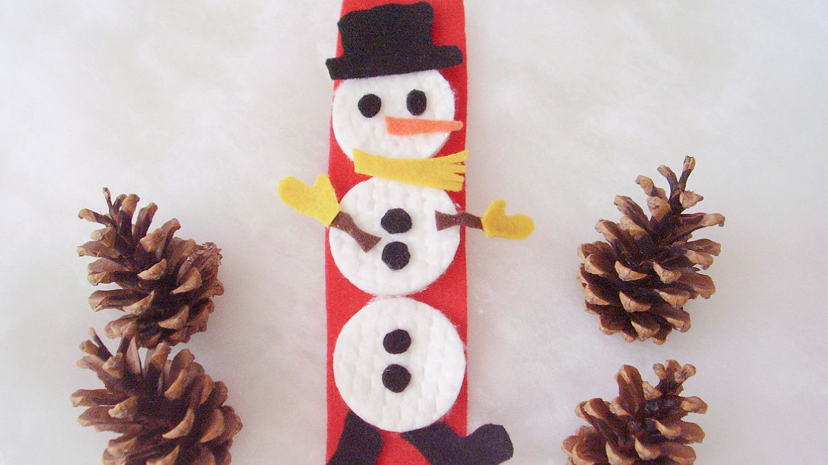 snowman Christmas decoration with felt scraps