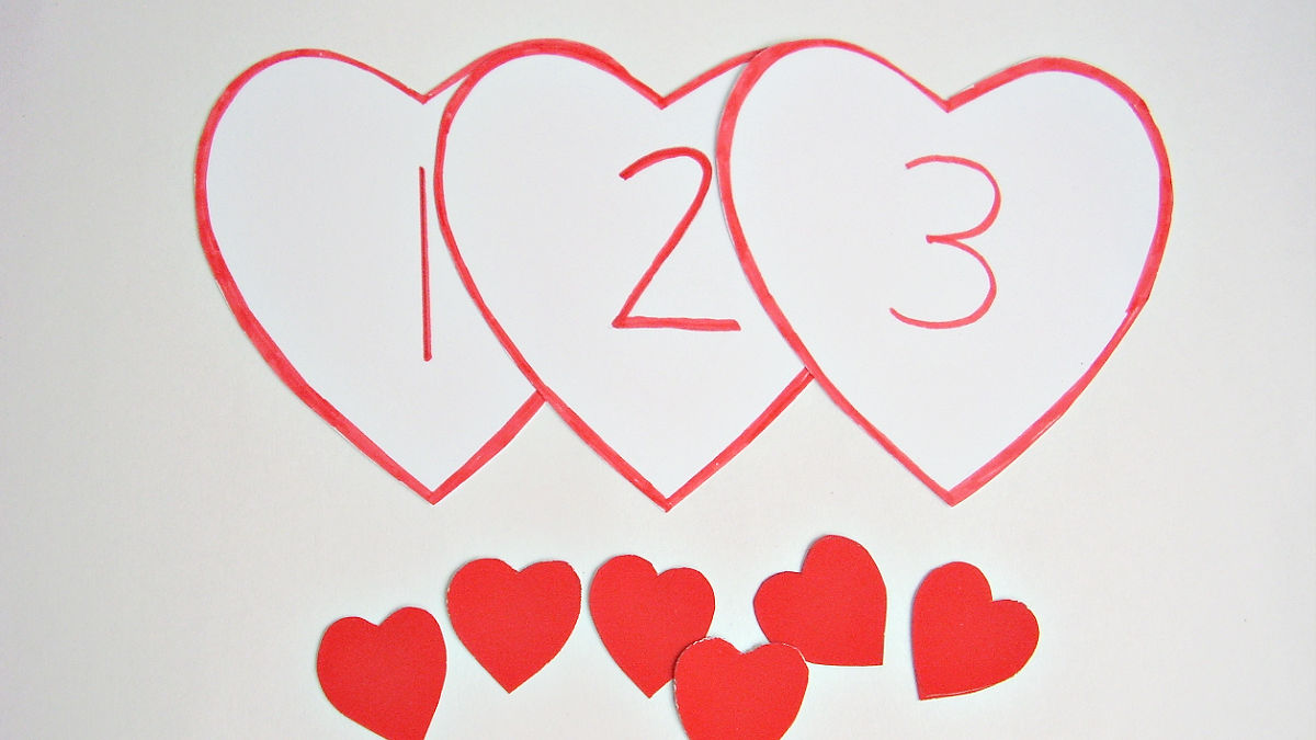 play counting games with preschoolers with a set of Valentine themed numbered cards