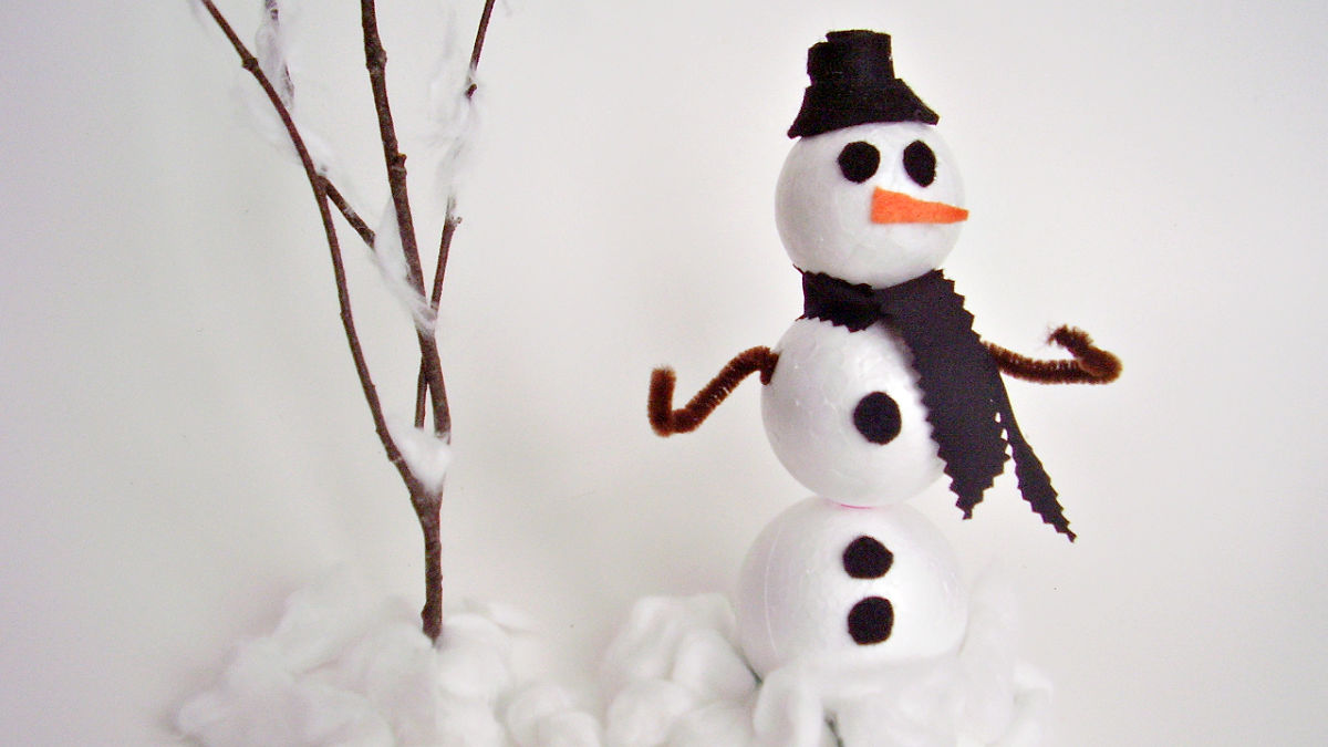 build a snowman STEM activity for preschoolers