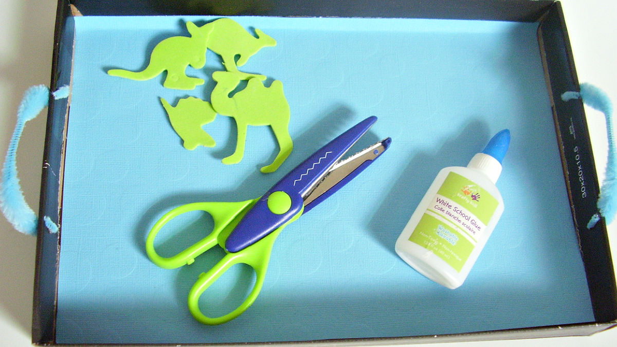 recycle a shoebox lid to make a craft tray for art supplies
