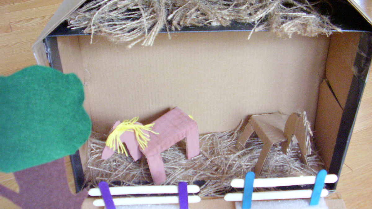 kids can make a farmyard with a shoe box for small world play