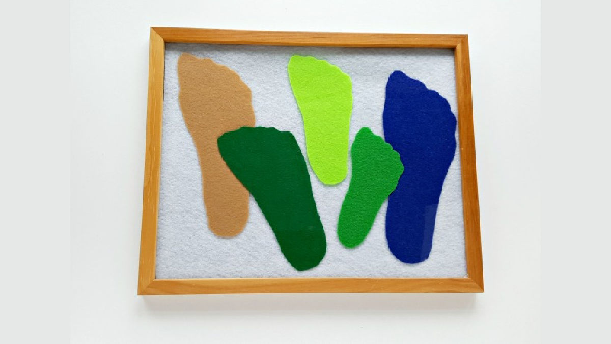 trace footprints onto felt to make a family keepsake
