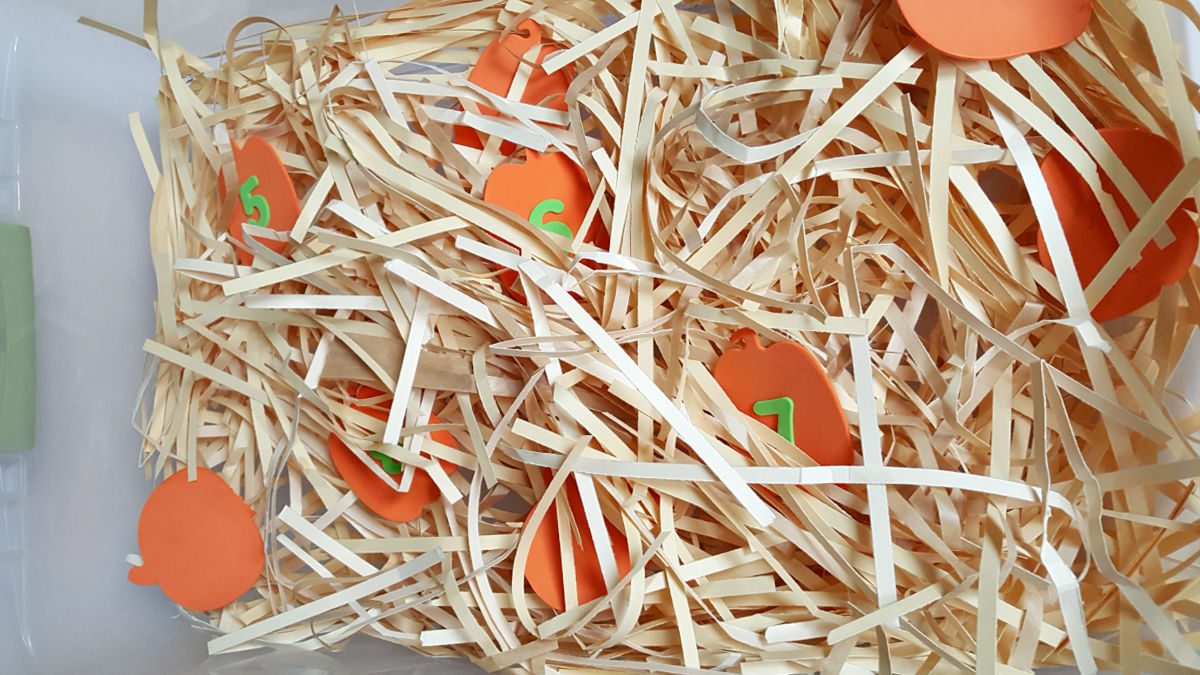 easy sensory bin fall theme for preschool