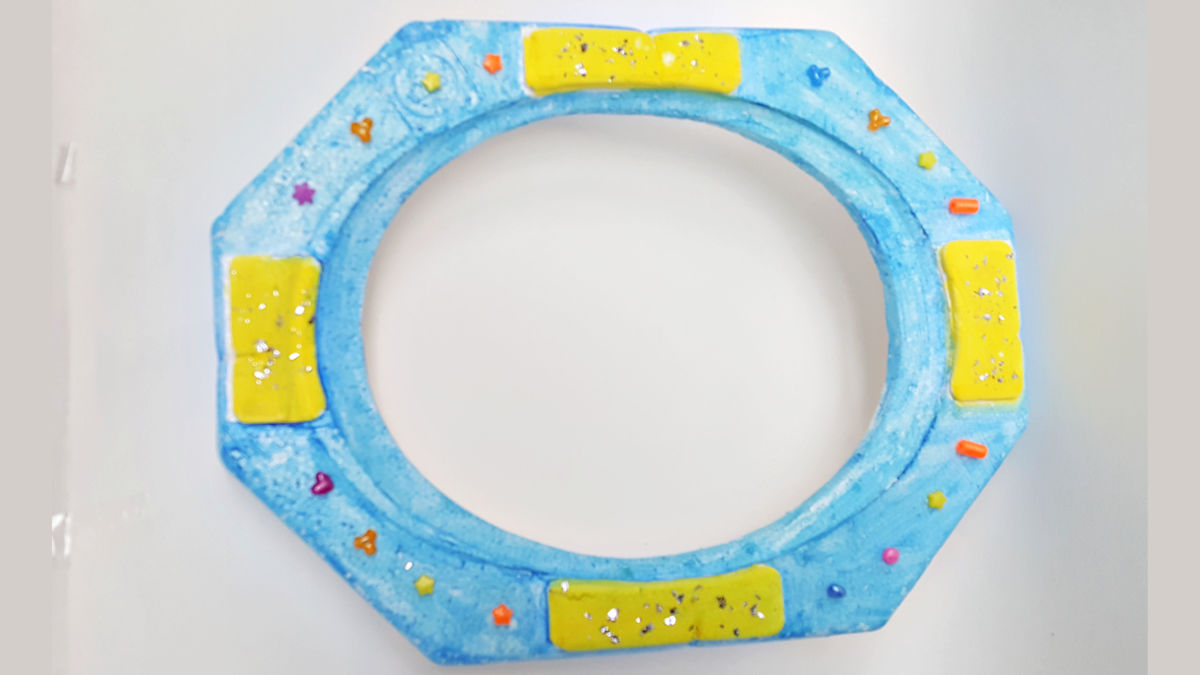 kids magic mirror craft with recycled material