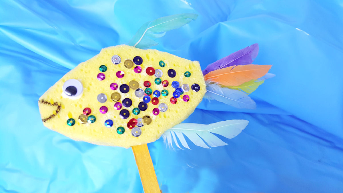 kids can make a fish craft with a small sponge