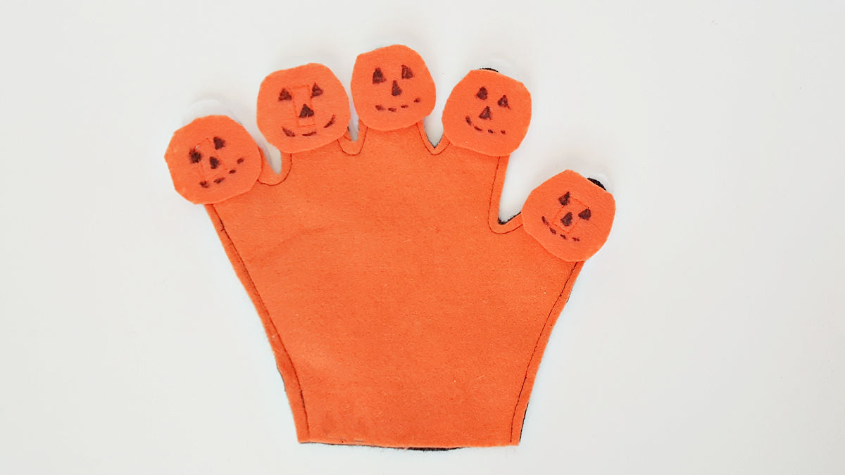 easy to make fingerplay glove for preschool circle time