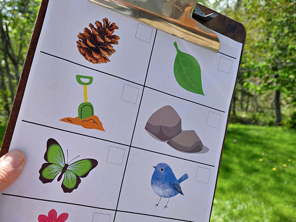 outdoor nature scavenger hunt summer activity for kids