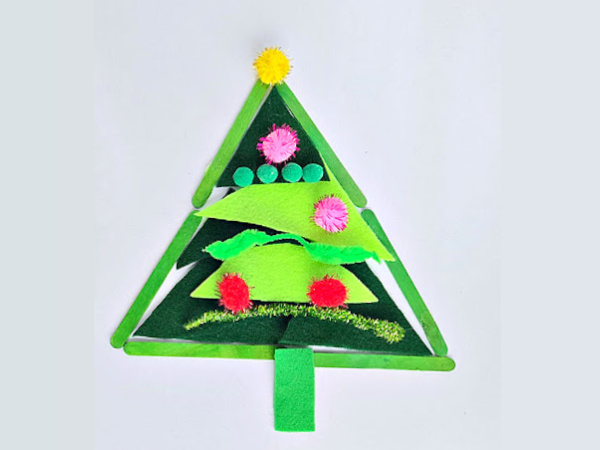 Christmas tree craft with loose parts for preschool and kindergarten