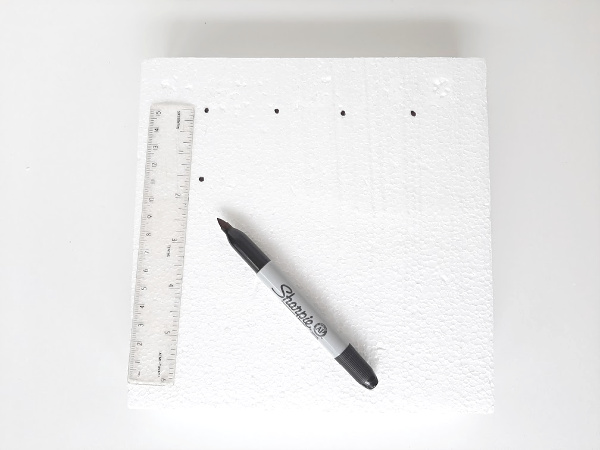 Outline a grid on a geoboard