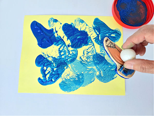 paint stamps make shapes on paper in a preschool art activity